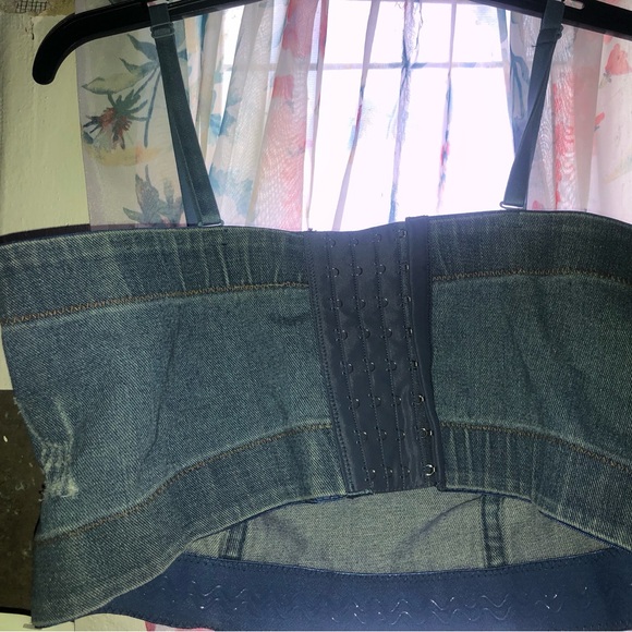 Fashionable Halter Top. Beautiful! Speaks for itself about C36 Perfect Condition - Picture 2 of 10